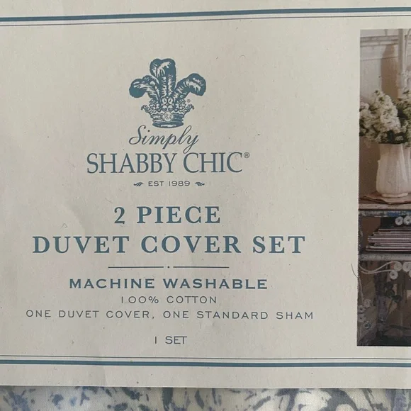 New in package Simply shabby Chic by Rachel Ashwell 2 piece duvet set Twin size